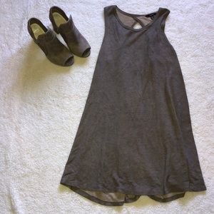 2/$20 Tresics Twisted Back Dress